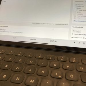 Apple Smart Keyboard